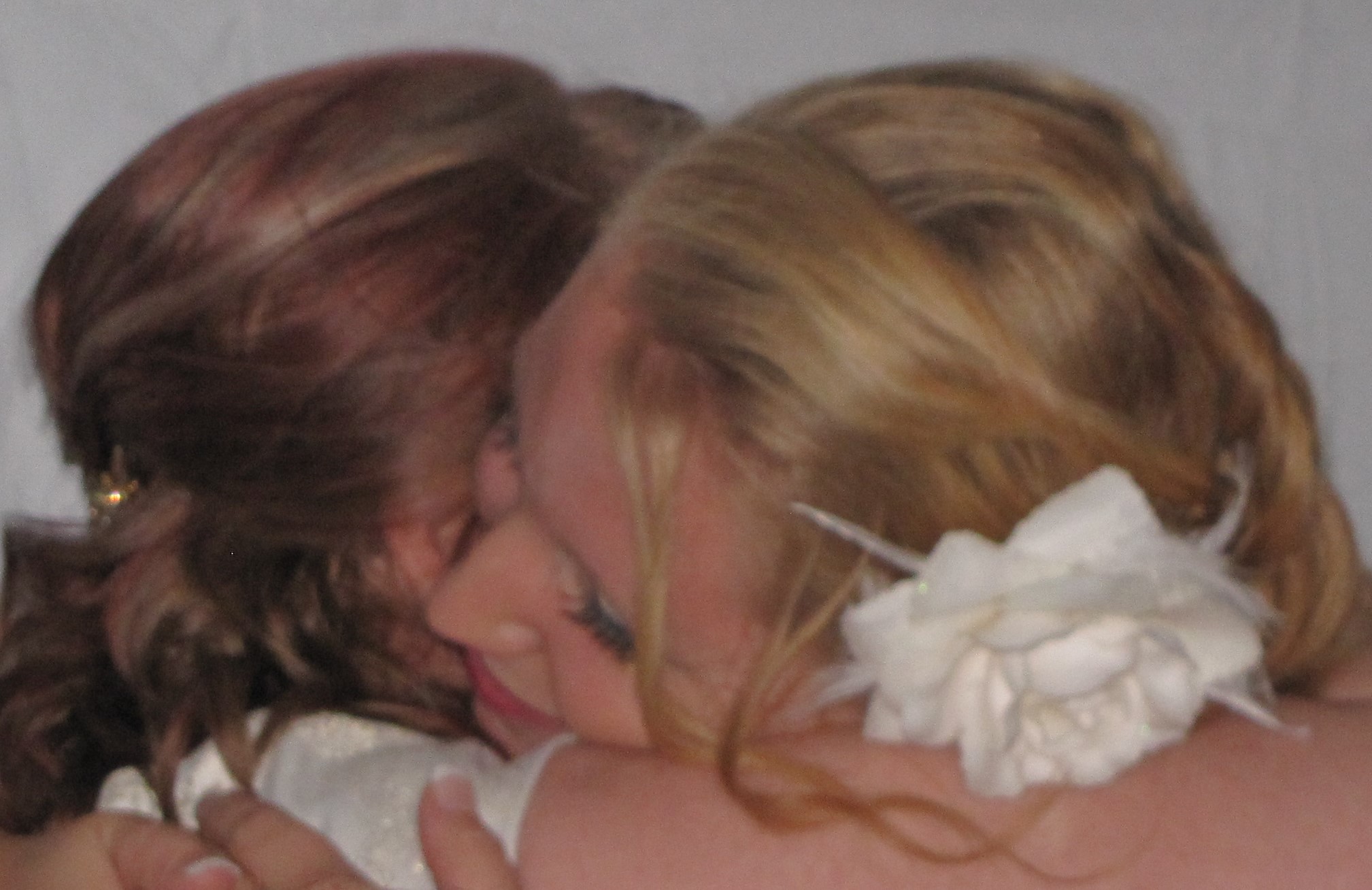 bride hugging mother of the bride